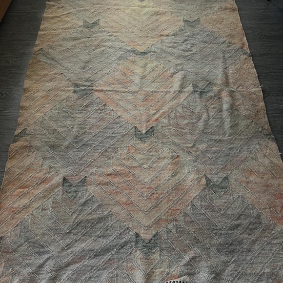 West Elm Kilim 100% Wool Rug 5 FT x 7.5 FT - Picture 1 of 2